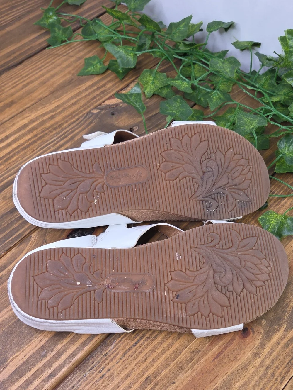 Euro Soft by Sofft. White Flip Flop Sandal. Size 8M - Picture 6 of 8